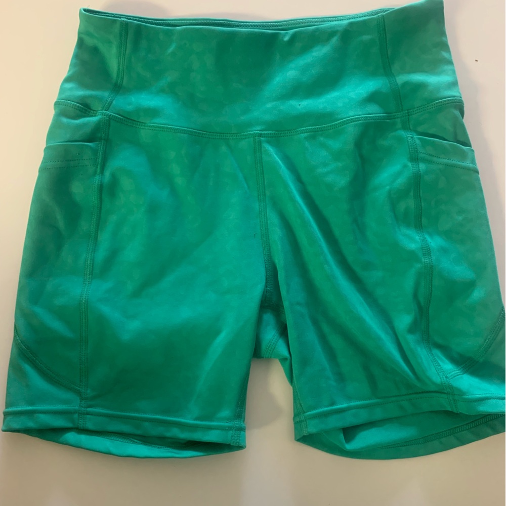 Green Yoga Shorts w/ pocket
